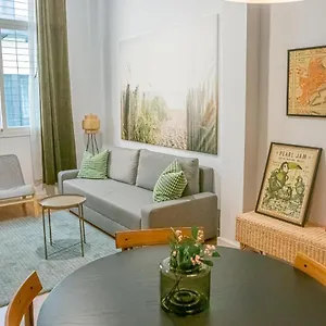 https://peaceful-central-apartment.es-andalucia.com